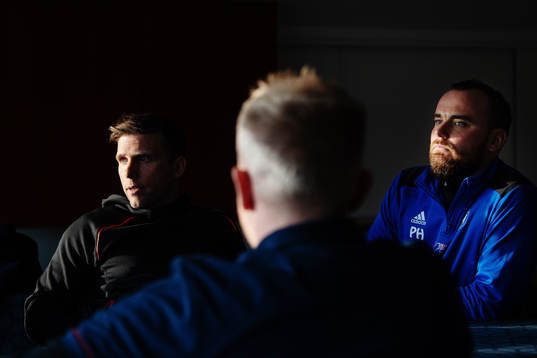 Tränartrion Anders Svensson, Henrik Frendin (ryggen mot