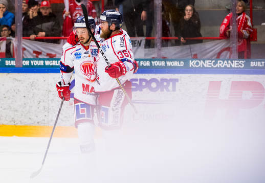 Västerviks Alexander Wiklund jublar