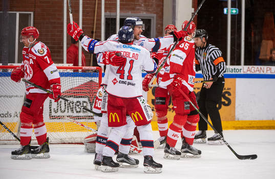 Västerviks Joacim Hedblad jublar
