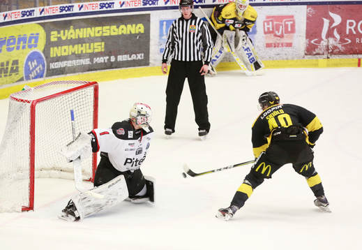 Västerås Johan Skiöld sätter en straff på