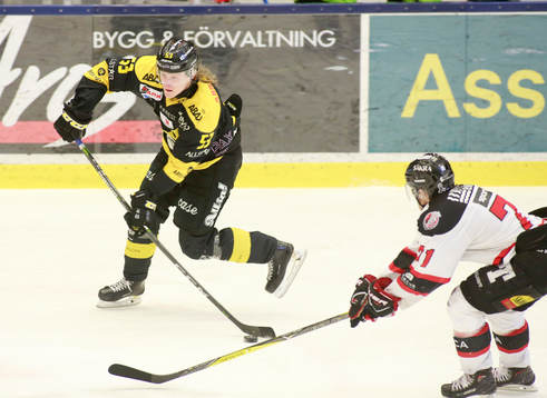 Västerås Anthon Eriksson avlossar ett skott