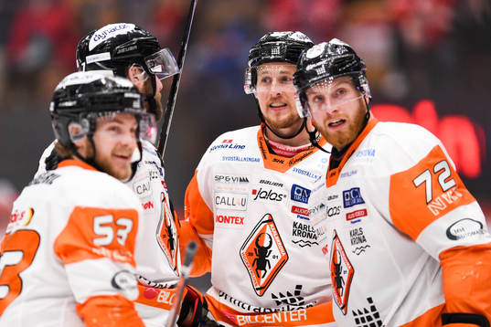Karlskronas spelare jublar