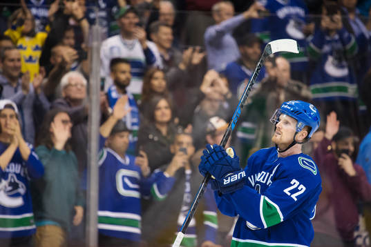 Vancouvers Daniel Sedin tackar publiken