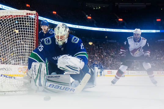 Vancouvers Ben Hutton och målvakt Jacob Markström och
