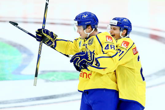 Sveriges Lawrence Pilut kramar om Carl Klingberg och jublar