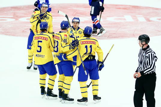 Sveriges Carl Klingberg med flera jublar