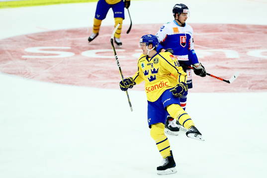 Sveriges Carl Klingberg jublar