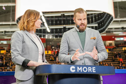 Cmores kommentator Lena Sundqvist och expert Sanny