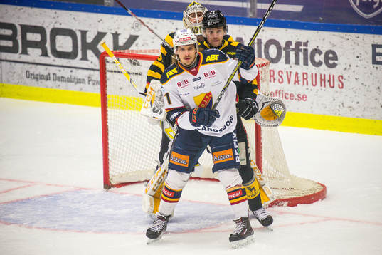 Skellefteås Filip Berglund och målvakt Joni Ortio