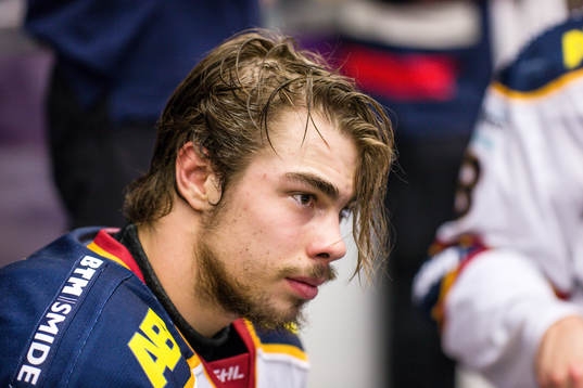 Djurgårdens Gustav Possler har ont i båset