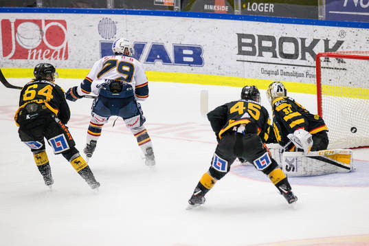 Djurgårdens Patrik Lundh gör 2-1 målet