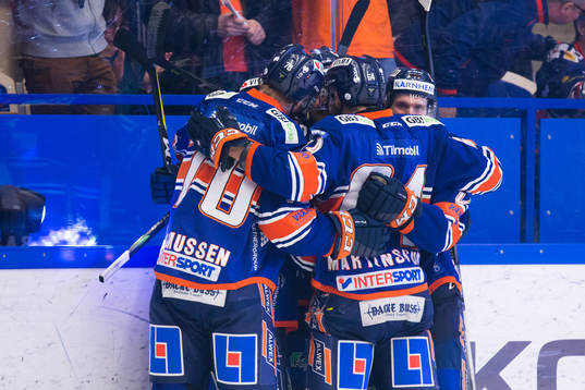 Växjös spelare jublar