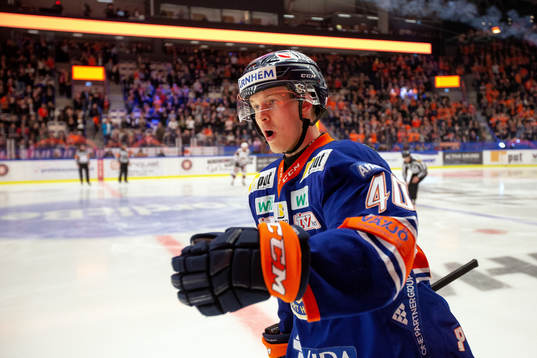 Växjös Elias Pettersson jublar