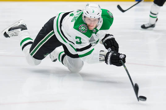 Stars John Klingberg slänger sig