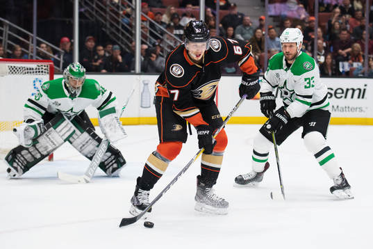 Stars målvakt Mike McKenna och Marc Methot utmanas av