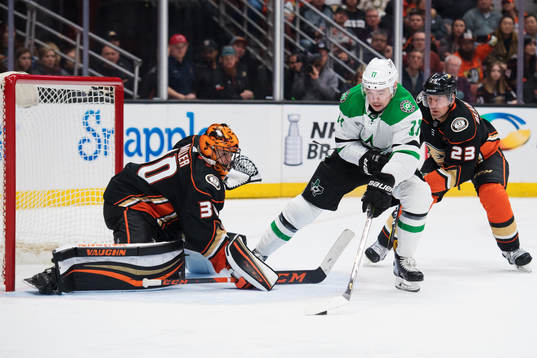 Ducks målvakt Ryan Miller och Francois Beauchemin utmanas