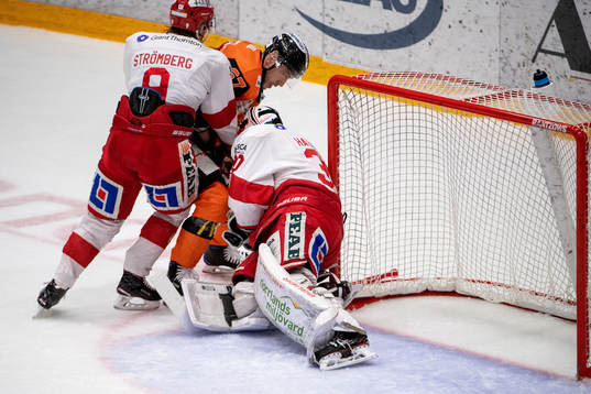 Timrås målvakt Henrik Haukeland och Didrik Strömberg och