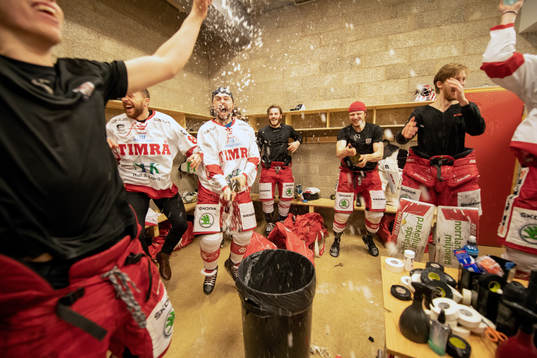 Timrå jublar i omklädningsrummet