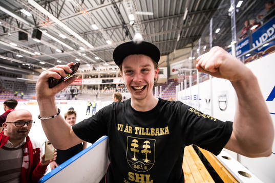 Timrås Jonathan Dahlen jublar