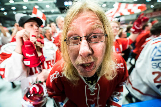 Timrå supporter jublar