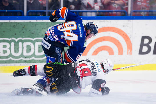 Växjös Joel Persson mot Malmö Redhawks Rhett Rakhshani