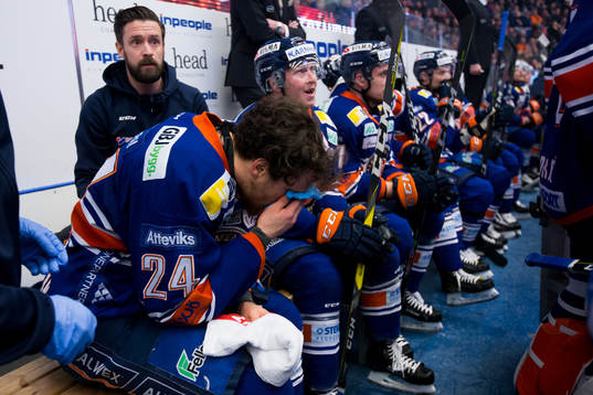 Växjös Brendan Shinnimin blöder från näsan