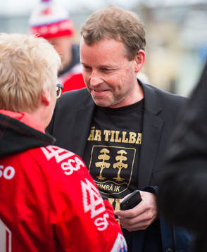 förre klubbdirektören Lars Norlander pratar med Timrås