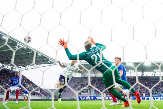 Marcus Pedersen of Strømsgodset scores 1-0 behind