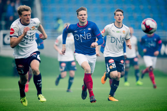 Simen Juklerød of Vålerenga and Marius Høibråten of
