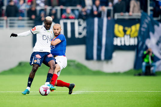 Tokmac Nguen of Strømsgodset and Amin Nouri of Vålerenga