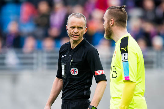 Tommy Skjerven, referee, and goalkeeper Espen Bugge