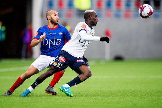 Amin Nouri of Vålerenga and Tokmac Nguen of Strømsgodset