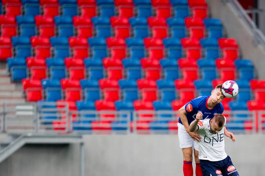 Simen Juklerød of Vålerenga and Marcus Pedersen of