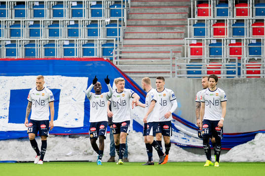 Tokmac Nguen of Strømsgodset celebrates 2-1 with his