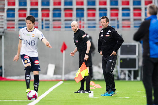 Ronny Deila, head coach of Vålerenga, reacts