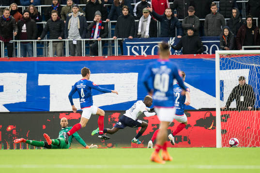 Goalkeeper Adam Larsen Kwarasey of Vålerenga and Tokmac