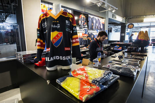 Djurgårdens souvenirer innan semifinal 3 i SM-slutspelet i