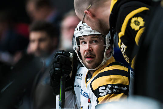Skellefteås Jimmie Ericsson i avbytarbåset