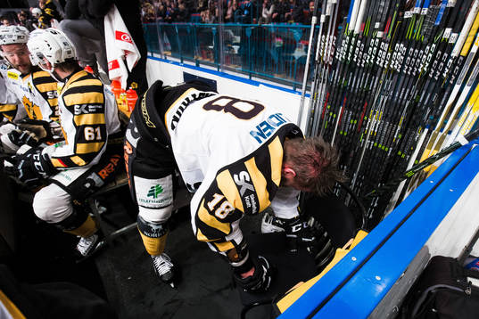 Skellefteås Pontus Petterström har skadat sig