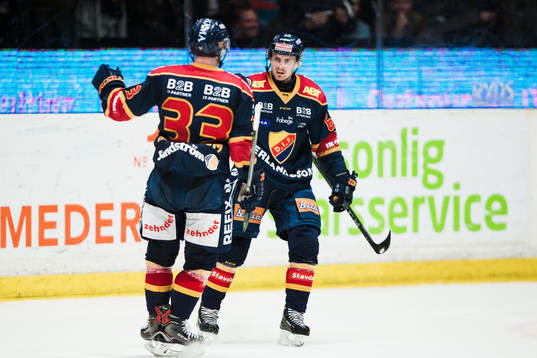 Djurgårdens Markus Ljungh jublar med Linus Hultström