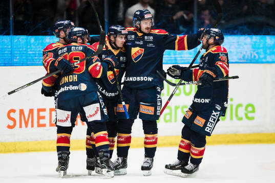 Djurgårdens Markus Ljungh jublar med Marcus Högström och