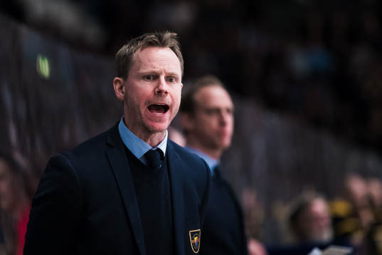 Djurgårdens tränare Robert Ohlsson reagerar