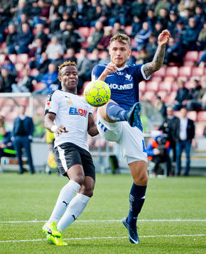 Örebros Kennedy Igboananike och Norrköpings Linus