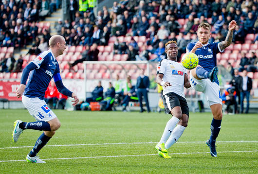 Örebros Kennedy Igboananike och Norrköpings Linus