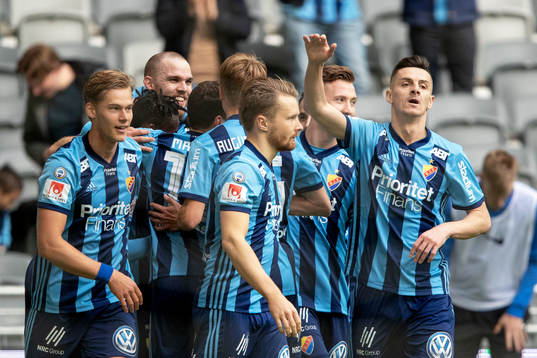 Djurgårdens Marcus Danielson jublar med lagkamrater