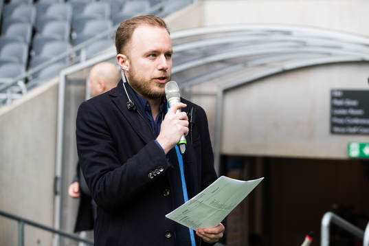Djurgårdens speaker Viktor Barth-Kron innan