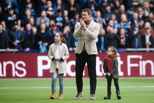 Djurgårdens tidigare spelare Kim Källström uppvaktas