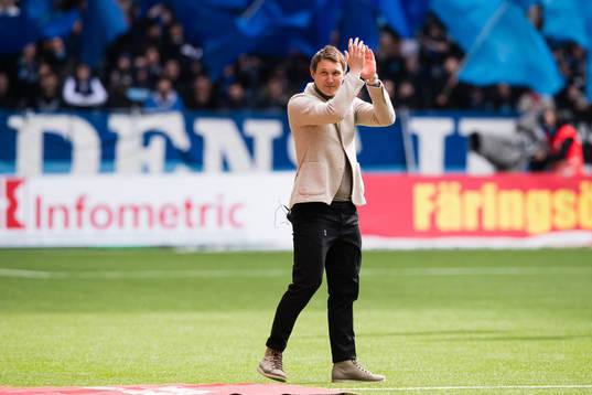 Djurgårdens tidigare spelare Kim Källström uppvaktas