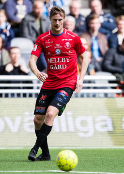 Trelleborgs Anton Tideman med bollen