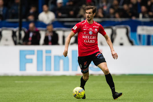 Trelleborgs Sebastian Ohlsson med bollen